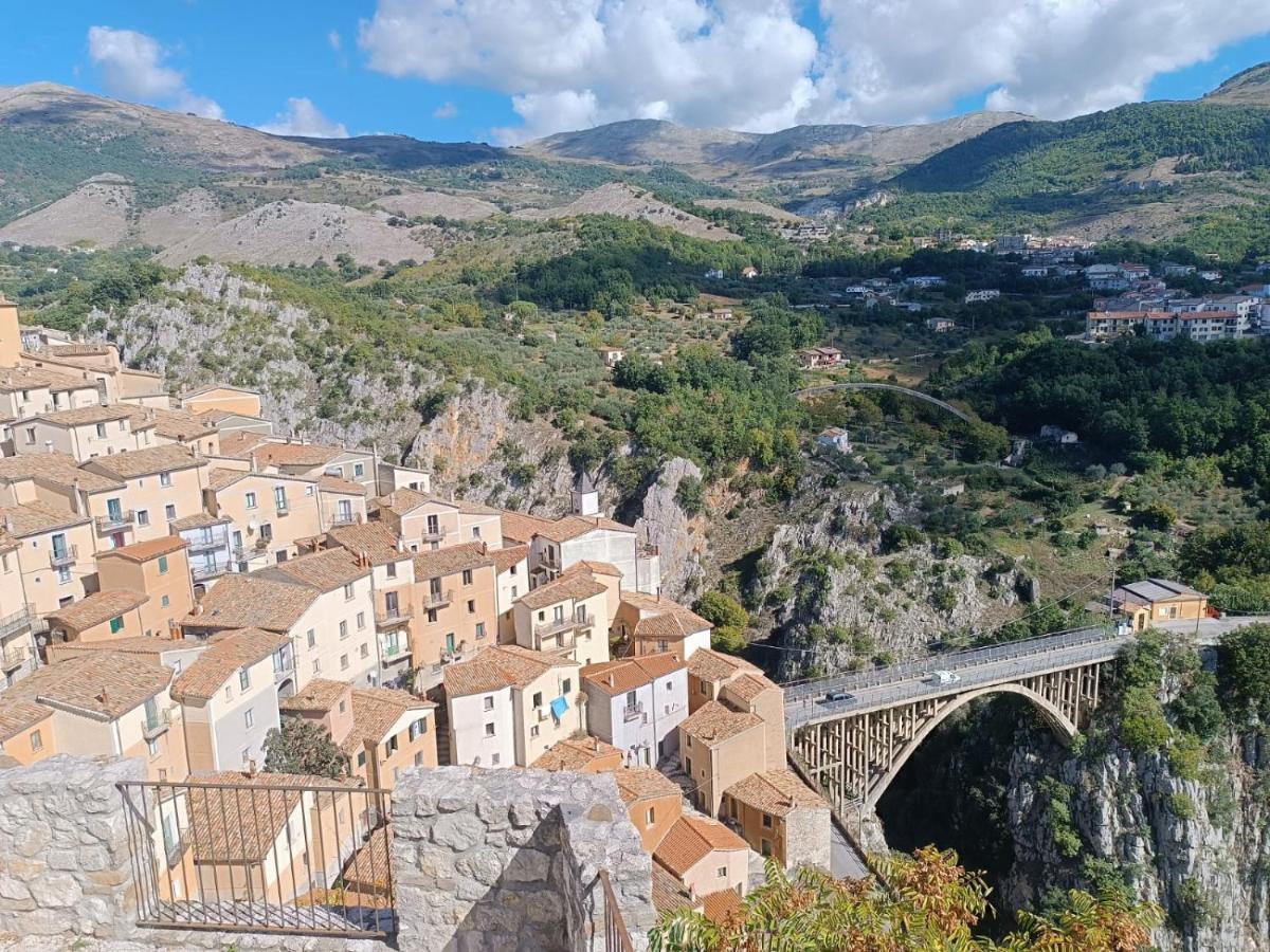 Casetta Nel Borgo Pianello Con Vista Panoramica Muro Lucano Exterior photo
